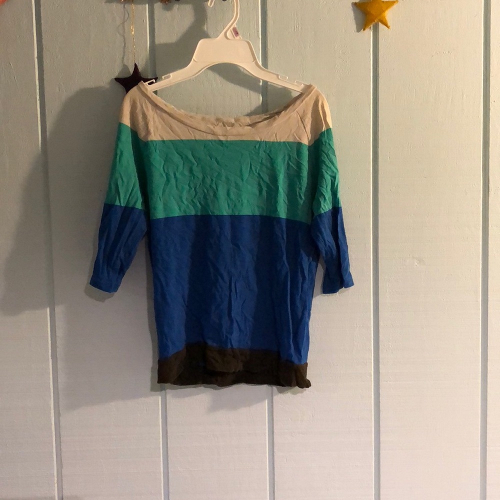 Quarter sleeve striped shirt